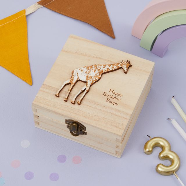 Wooden box with giraffe and engraved personalisation